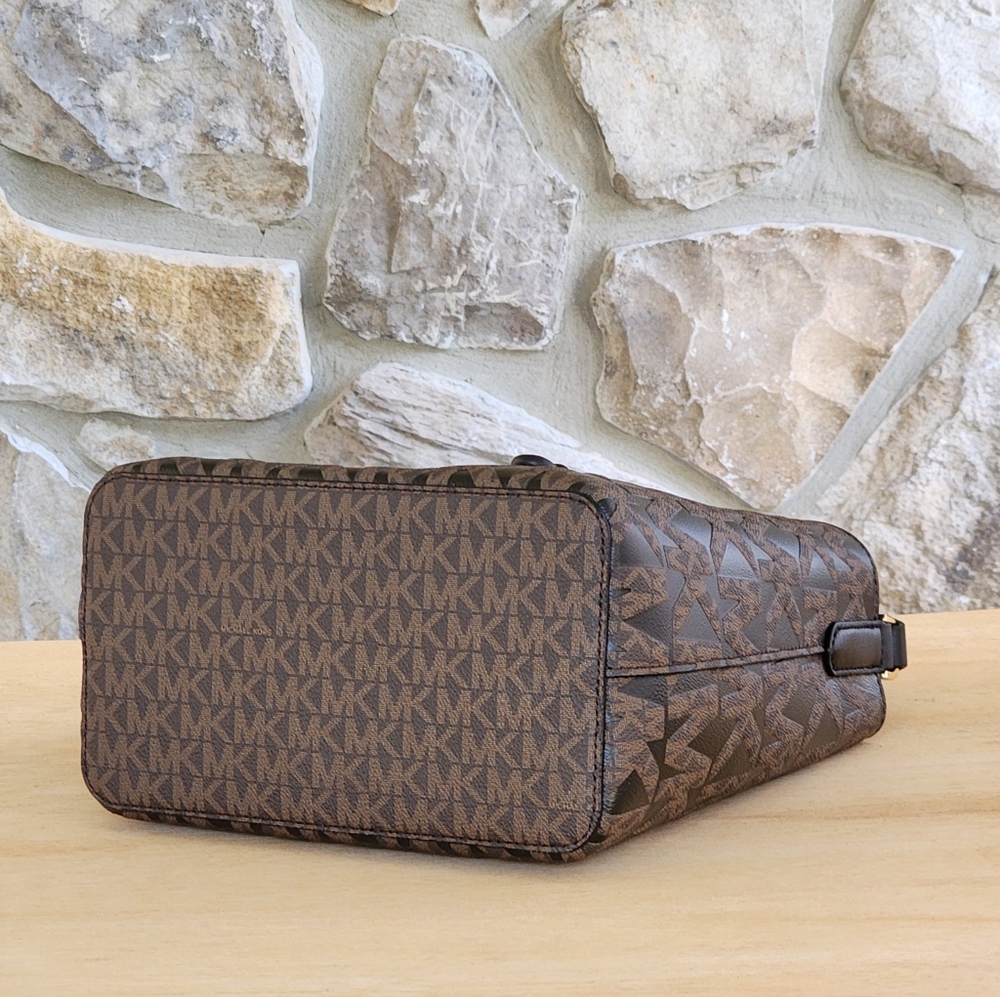 ⚠️LAST 1⚠️ Michael Kors Suri Logo MD Bucket Crossbody - Picture 4 of 8